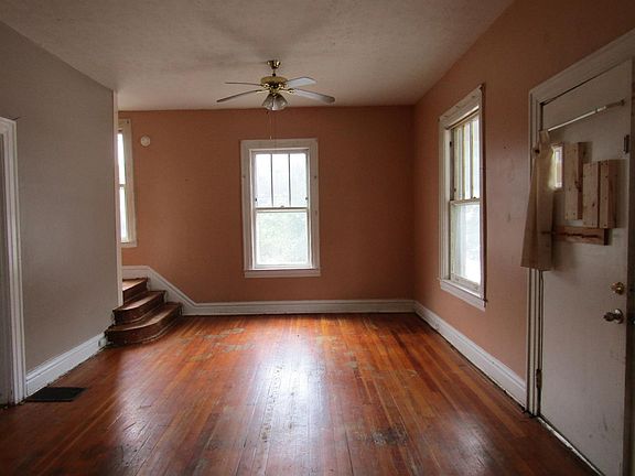 2nd image of 309 Steele St