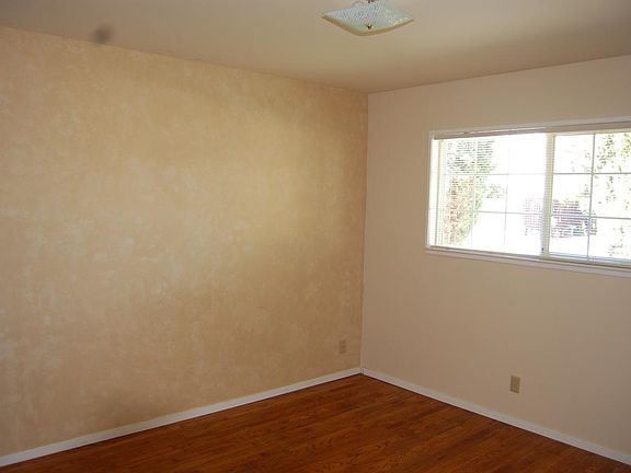 4th image of 3061 Wall St
