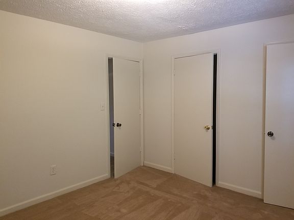 4th image of 110 Chalfont Dr APT 1