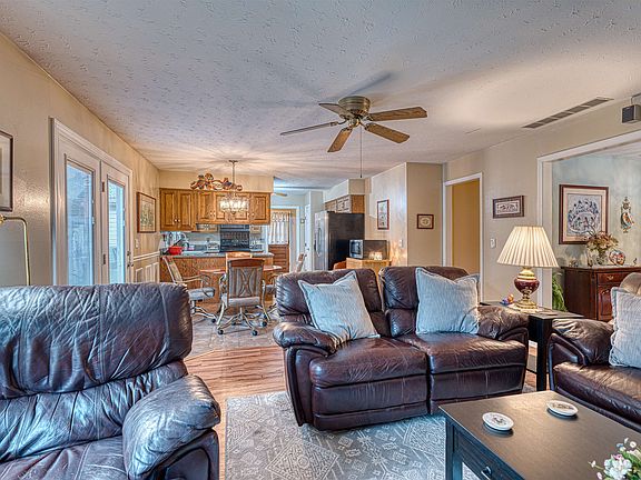 5th image of 437 Westfield Ln