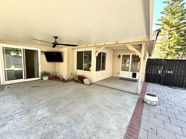 1345 Sunrise Cir N — Photo 27