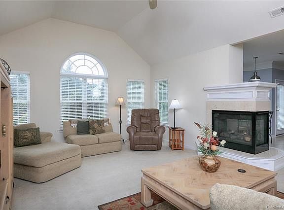 5th image of 135 Lamplighter Ln
