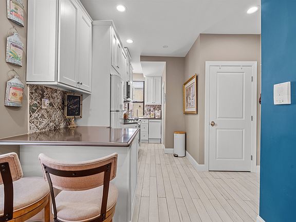 4th image of 133 Madison St APT 3L