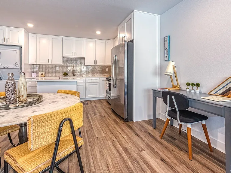 Regent Apartments — Photo 14