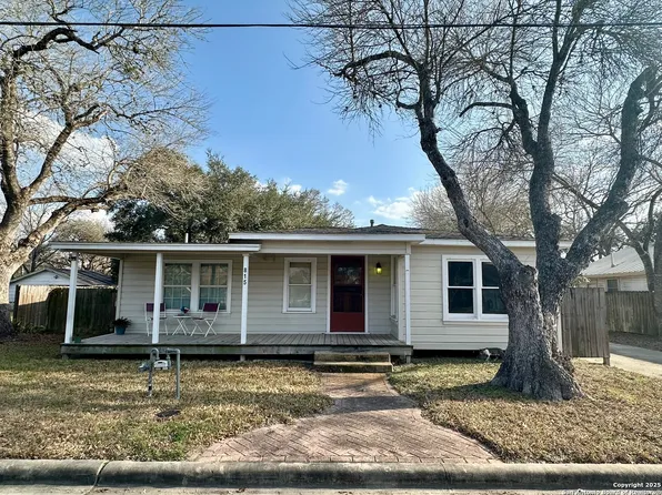 815 W Morales, Beeville, TX 78102