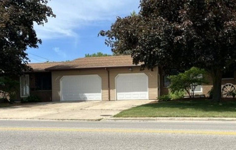 1st image of 2802 Cormier Rd