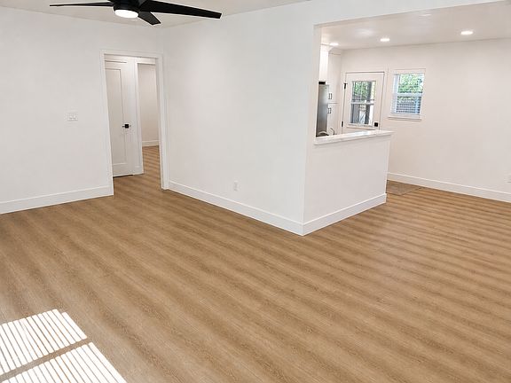 2nd image of 795 W Pomona Blvd
