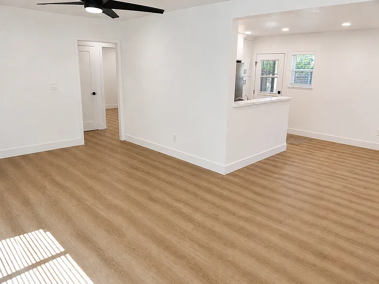 795 W Pomona Blvd — Photo 2