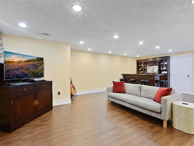 6117 Wilryan Ave — Photo 17