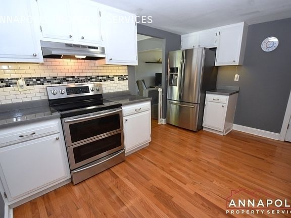 3rd image of 700 Mount Alban Dr