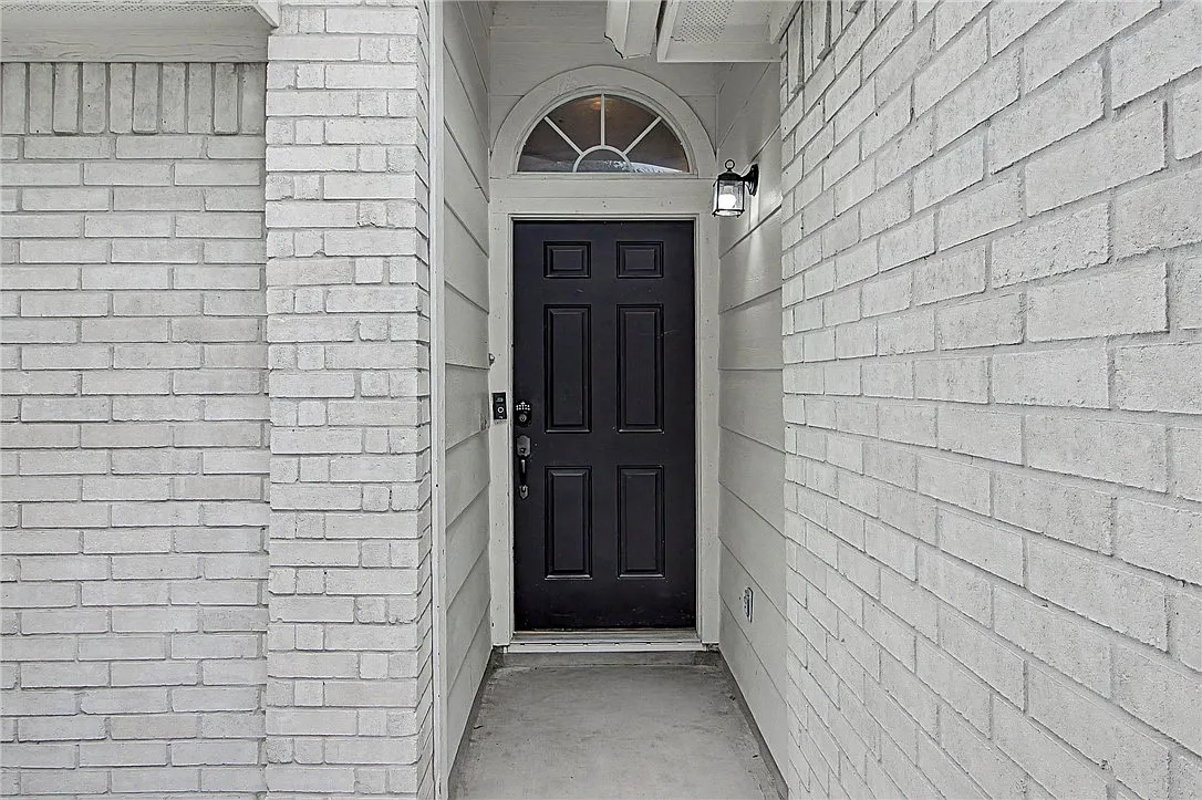 3 bed, 1001 sqft, $1,800 — Photo 3