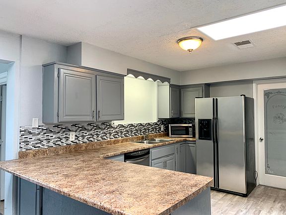 3rd image of 3018 N 39th Dr
