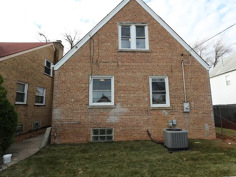 8719 S Honore St — Photo 25