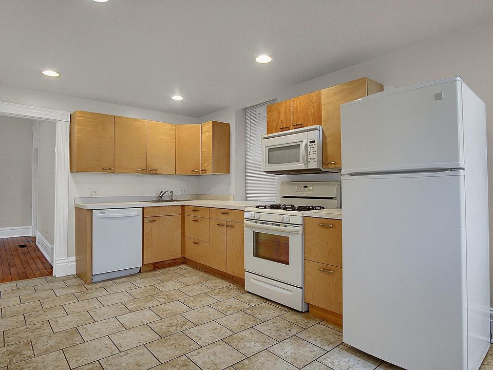 Recently updated with a new oversized washer/dryer (not pictured).