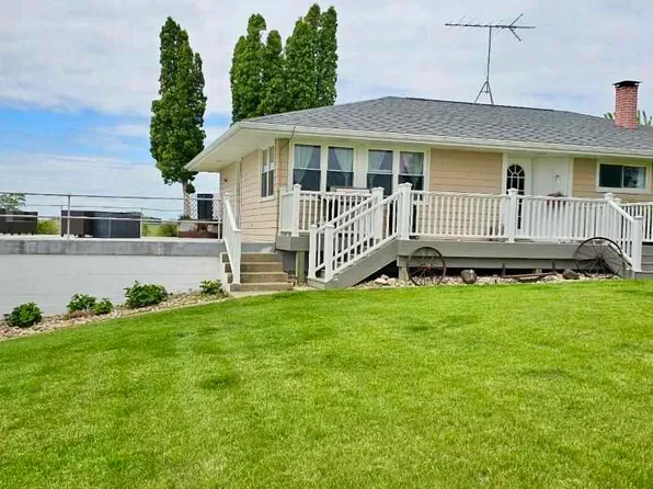 2549 S Ave, Williamsburg, IA 52361
