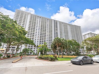 210 174th St APT 902, Sunny Isles Beach, FL, 33160