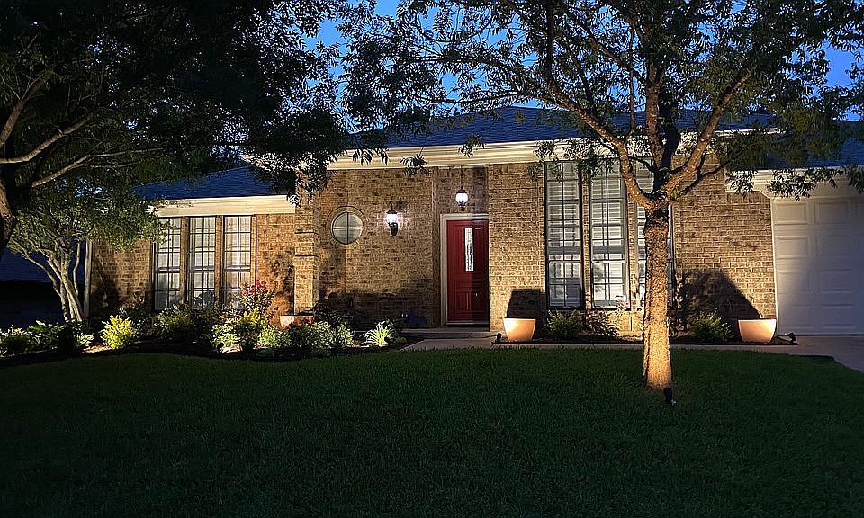 1st image of 905 Rosewood Ct