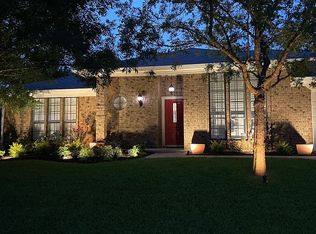 905 Rosewood Ct, Euless, TX 76039