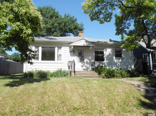 2430 N Howell St, Davenport, IA 52804
