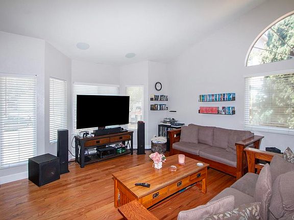 4th image of 1417 Grey Oaks Ct