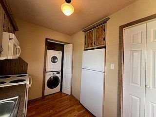 2nd image of 211 W Washington Ave #2