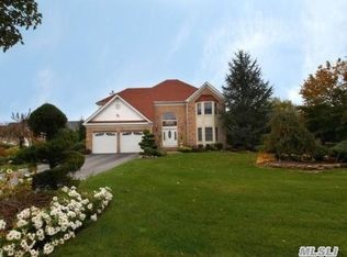 157 Hayrick Ln, Commack, NY 11725
