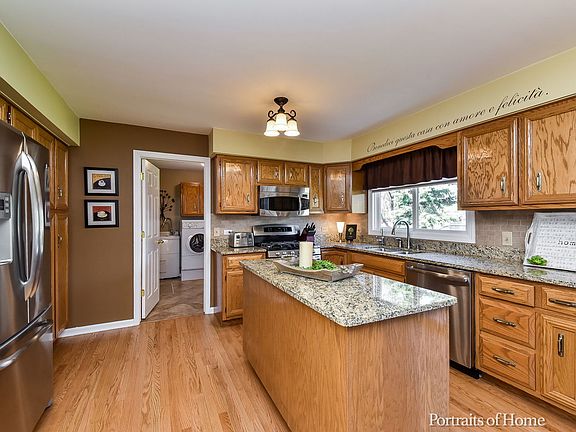 5th image of 2560 Doncaster Dr