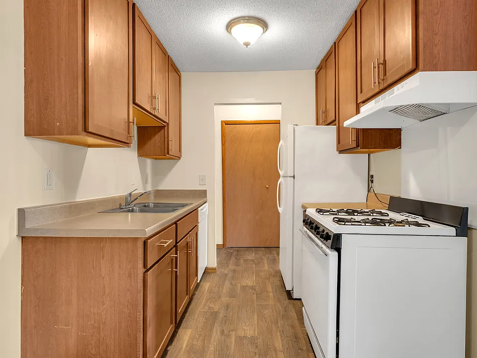 Moonraker Apartments