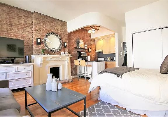 3rd image of 54 W 84th St #3F1