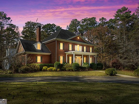 3rd image of 8467 Hearn Rd