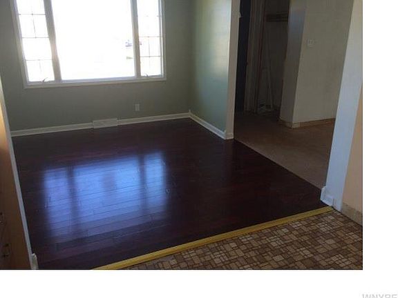 3rd image of 493 Casimer St