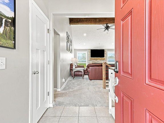 5th image of 101 Garwin Cir W