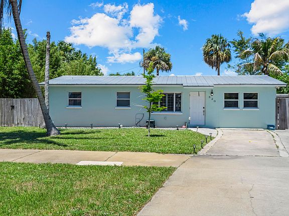 2nd image of 520 SE Dolphin Drive