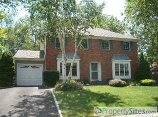 17 Fireplace Dr, Kings Park, NY 11754