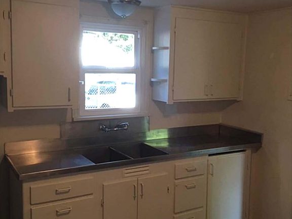 4th image of 5902 200th St SW