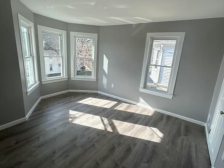 179 Railroad St — Photo 5