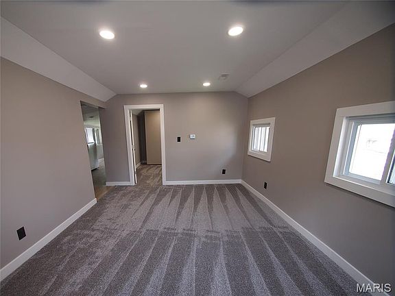 3rd image of 5 Eagle Dr