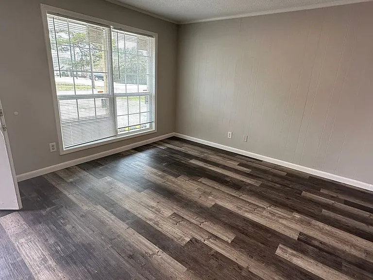 610 Dogwood View Dr — Photo 2