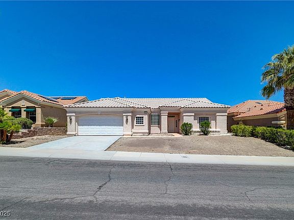 3rd image of 2124 Bay Tree Dr