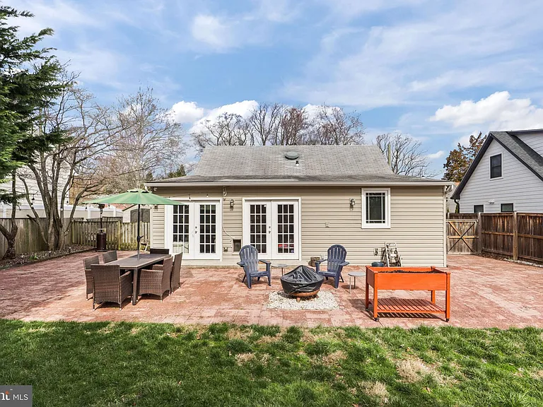 6915 Farragut Ave — Photo 21