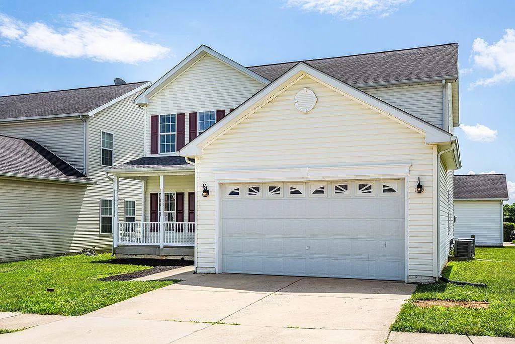 4 bed, 2.5 bath, 2208 sqft, $3,600 — Photo 4