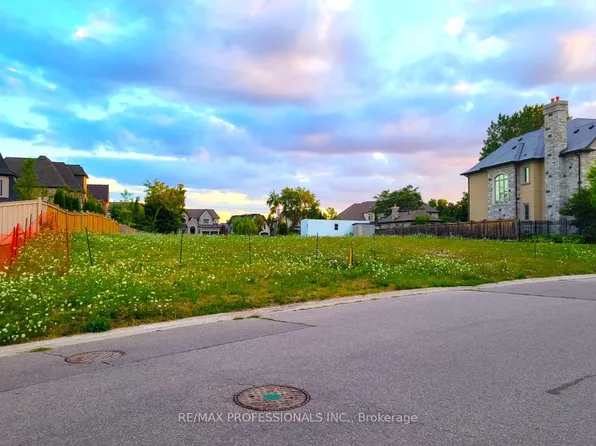 6826 Campbell Settler Ct, Mississauga, ON L5W 1L7