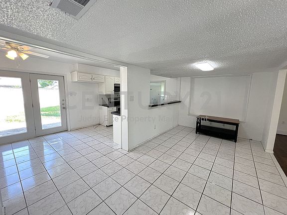 4th image of 2805 Meadow Park Dr
