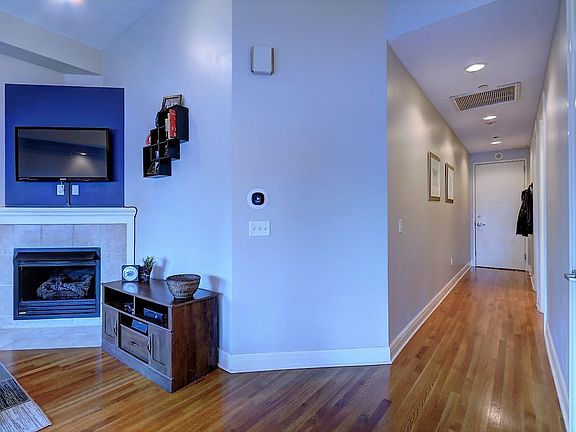 2nd image of 1101 Walnut St Unit 704