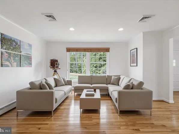 10173 Green Clover Dr, Ellicott City, MD 21042