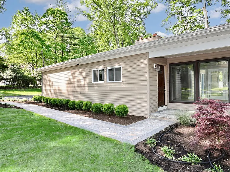 16 Cypress Peak Ln — Photo 2