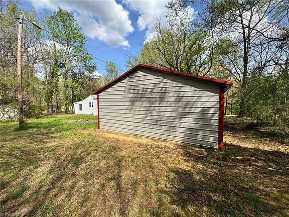 4th image of 1535 E Fairfield Rd