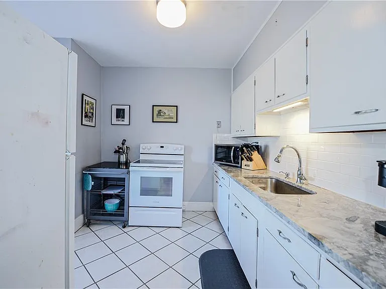 10 Pell St #3B — Photo 17