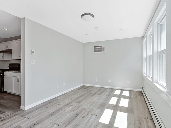 5th image of 163 Ashland Ave