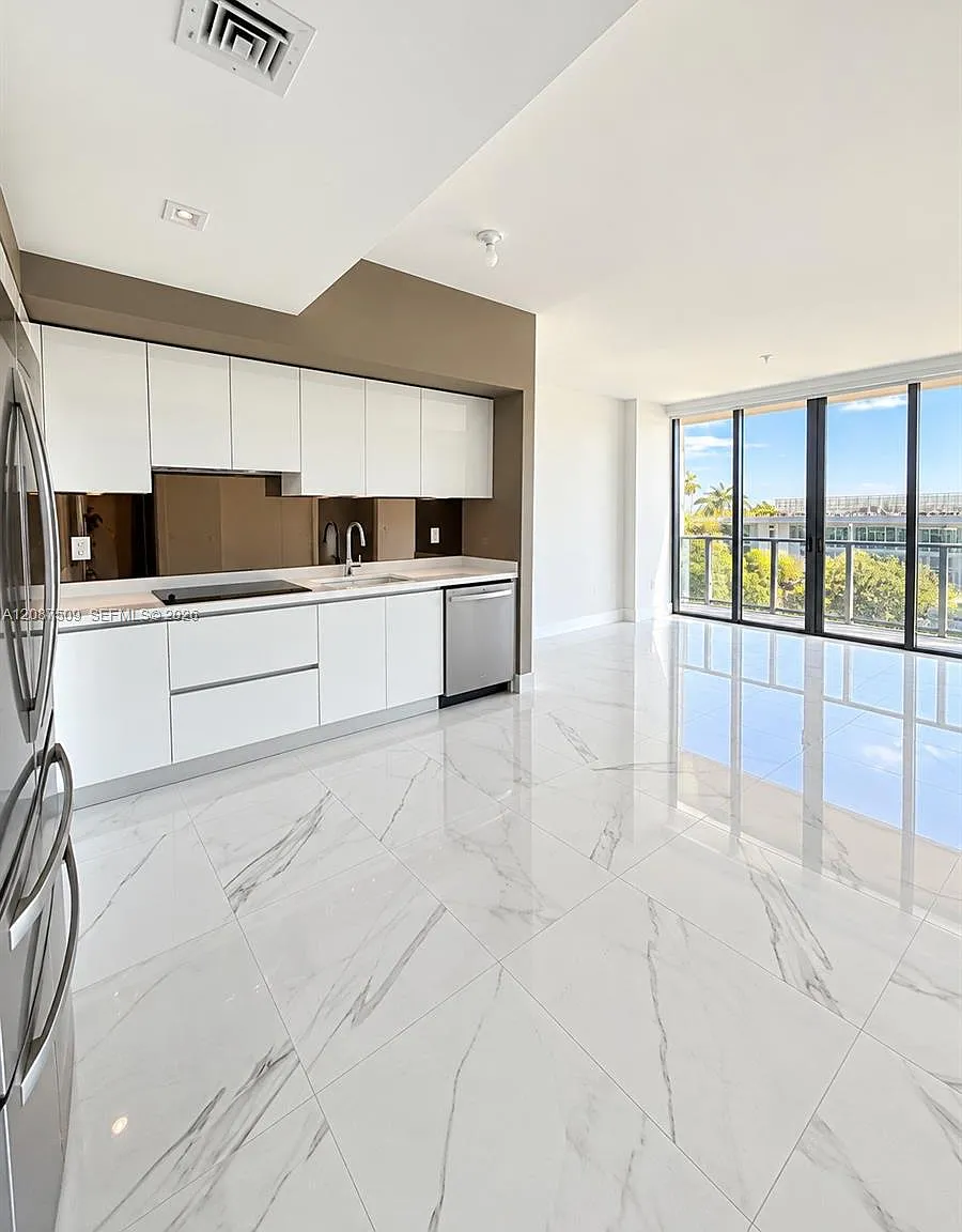 1 bed, 1.5 bath, $4,000 — Photo 2